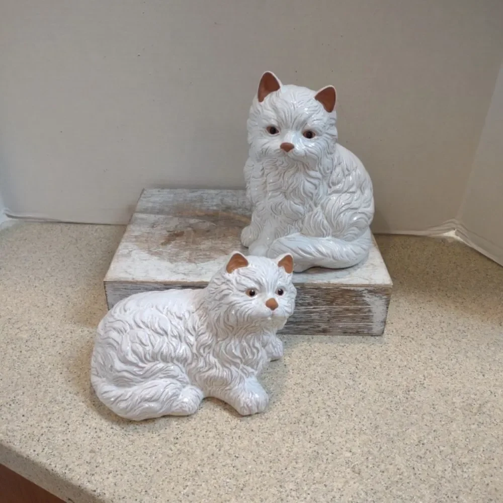 👍 White Persian Cat and Kitten Set of 2 Terracotta Figurines. C1